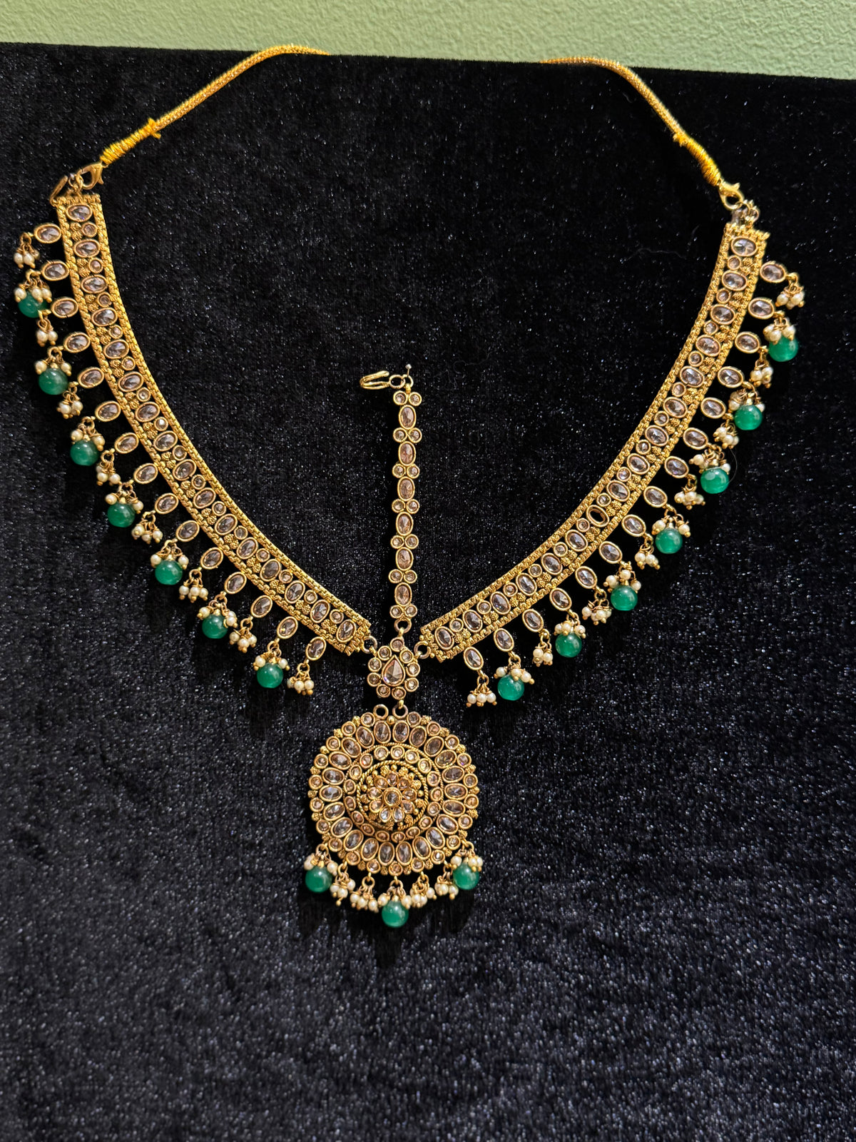 Royal Gold-Plated Necklace with Emerald Green Stone Accents