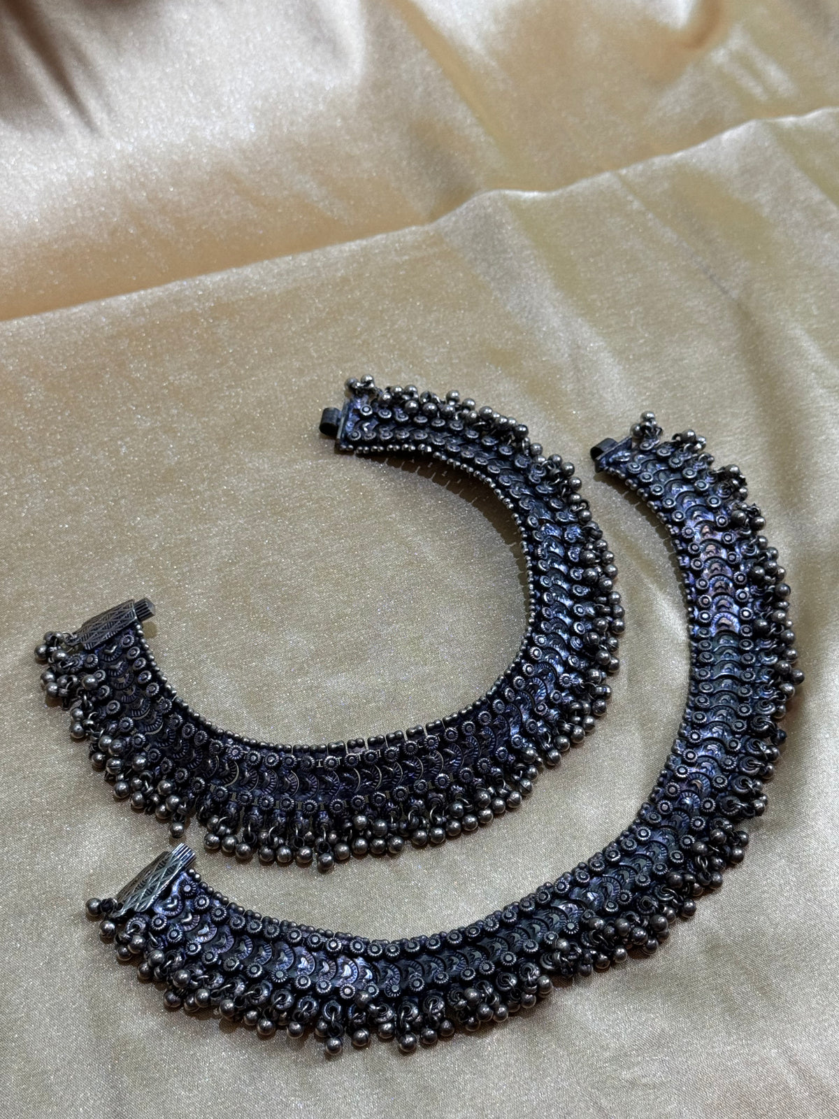 Traditional Silver Mixed Anklets with Beads & Alloy Detailing