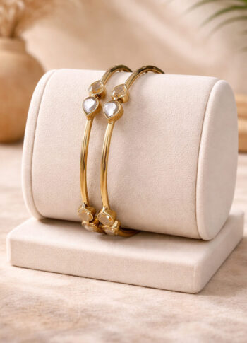 Elegant Gold Bangles with Teardrop Gemstones – Handmade Brass-Jewelry - front