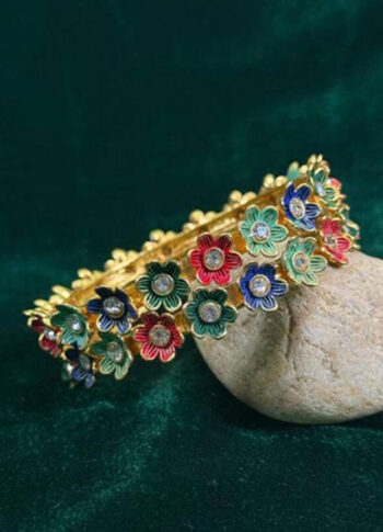 Gold-Plated Floral Enamel Bracelet with Sparkling Stones – Size 28